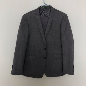 Preowned men’s gray slim suit